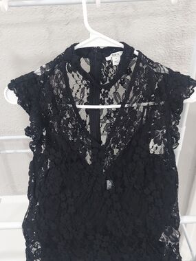 bar III Black Lace V-Neck Cap Sleeve Top